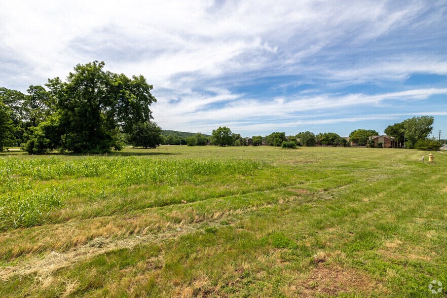 7000 S Riverside Dr, Tulsa, OK for sale - Building Photo - Image 2 of 13