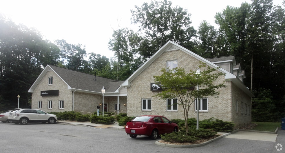 400 City Hall Ave, Poquoson, VA for lease - Building Photo - Image 2 of 5