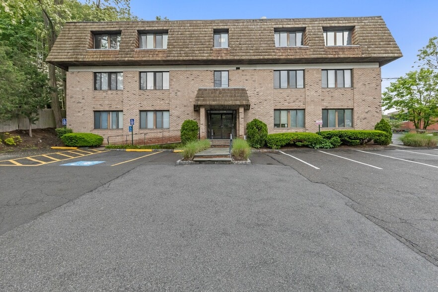 7 Riversville Rd, Greenwich, CT for lease - Building Photo - Image 1 of 12