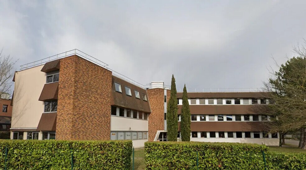 7 Rue Maryse Bastié, Bron for lease - Building Photo - Image 1 of 1