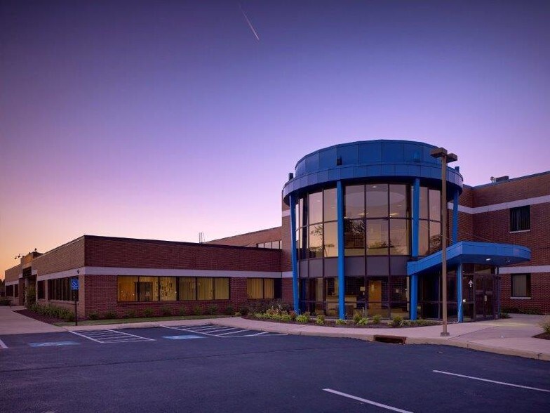 7 Graphics Dr, Ewing, NJ 08628