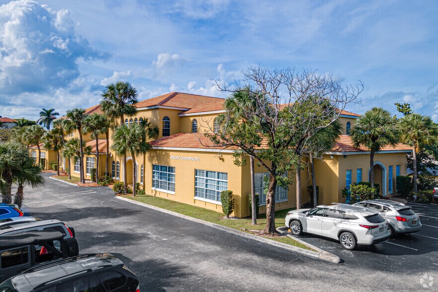 1 W Camino Real, Boca Raton, FL for lease - Building Photo - Image 1 of 8