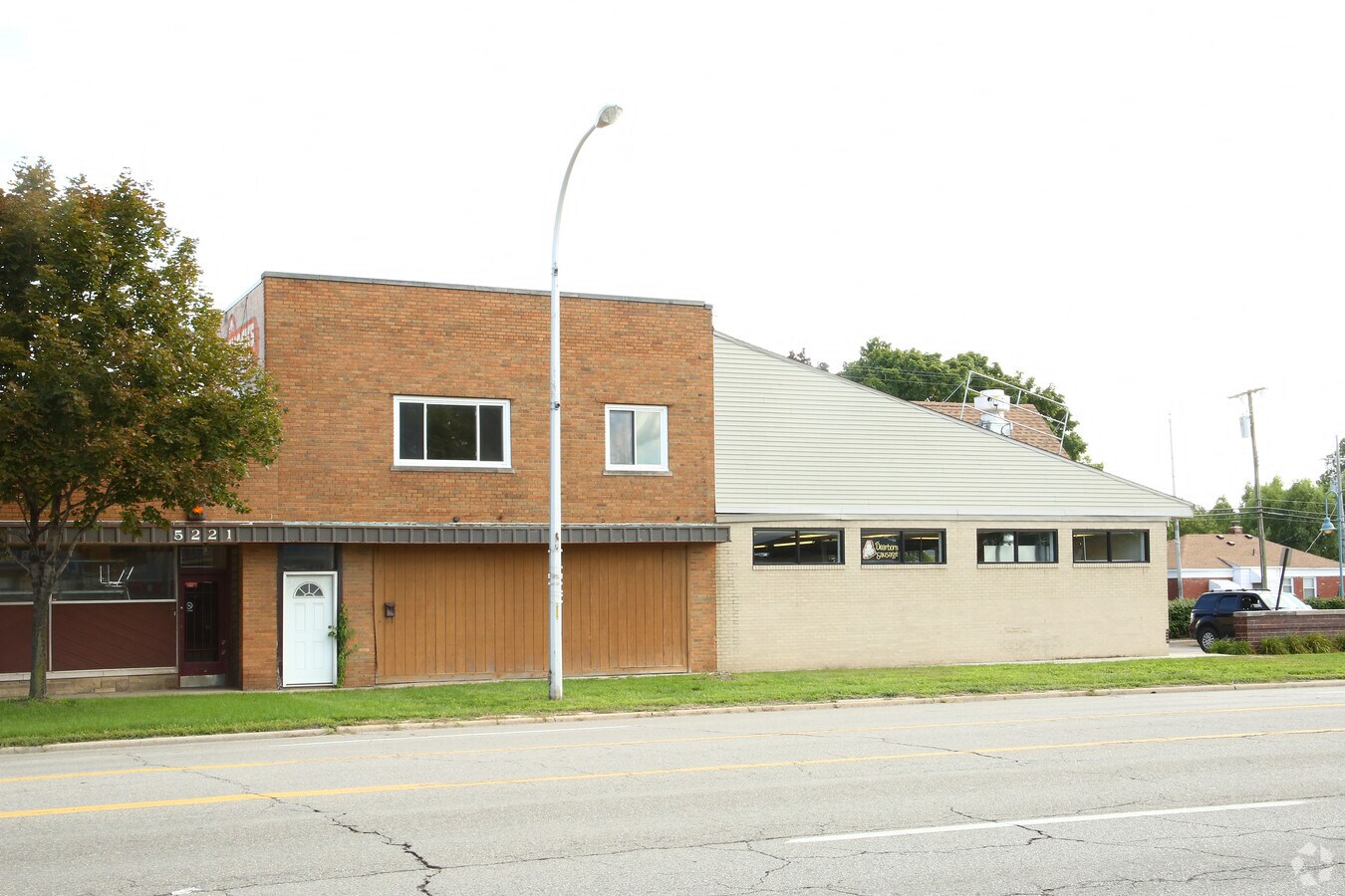 5223 Allen Rd, Allen Park, MI 48101