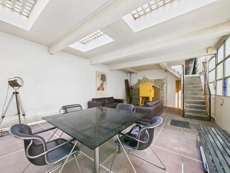 Flex in Paris for sale - Interior Photo - Image 3 of 12