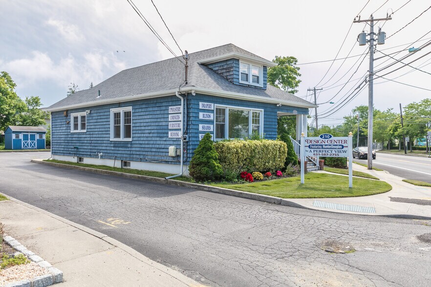 210 Union Blvd, West Islip, NY 11795