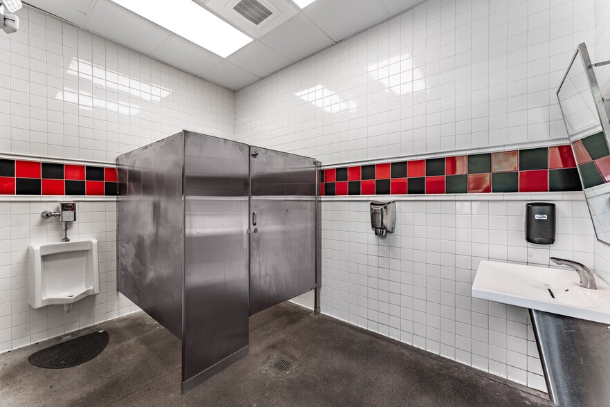 4280 W Martin Luther King Blvd, Fayetteville, AR for lease - Interior Photo - Image 2 of 26