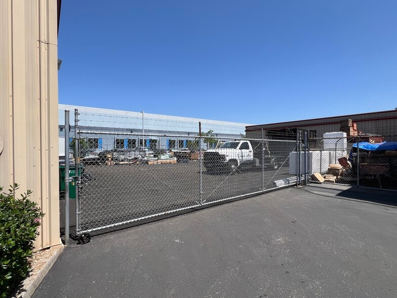 1351 E Pine St, Lodi, CA for lease - Building Photo - Image 3 of 3