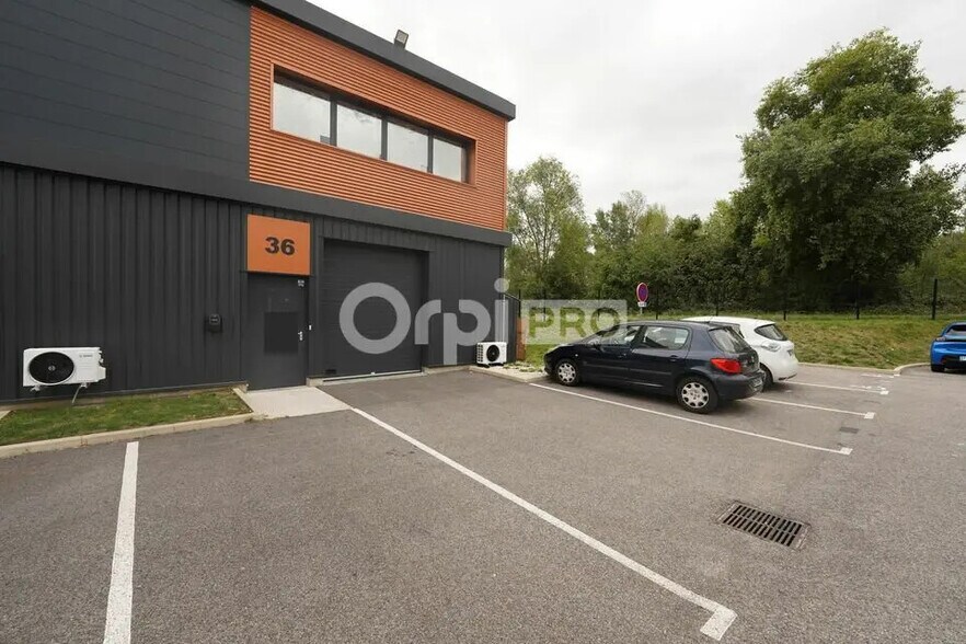 Flex in Vaulx-Milieu for lease - Building Photo - Image 1 of 23