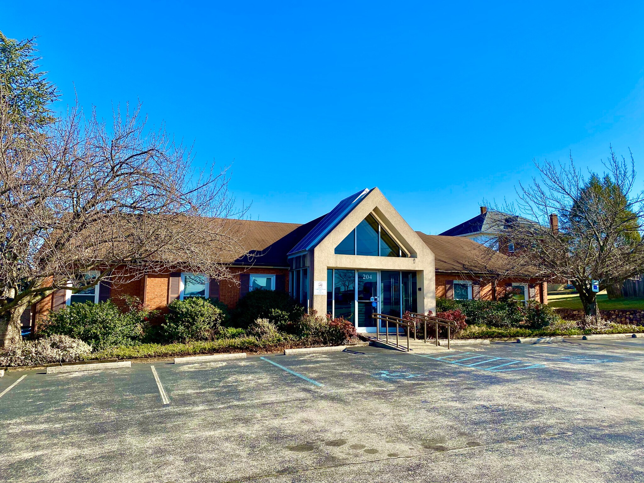 204 S Maple St, Vinton, VA for sale Building Photo- Image 1 of 1