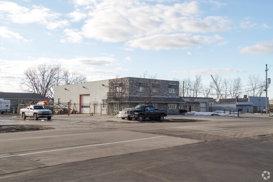 4215 N 124th St, Brookfield, WI for sale - Primary Photo - Image 1 of 1