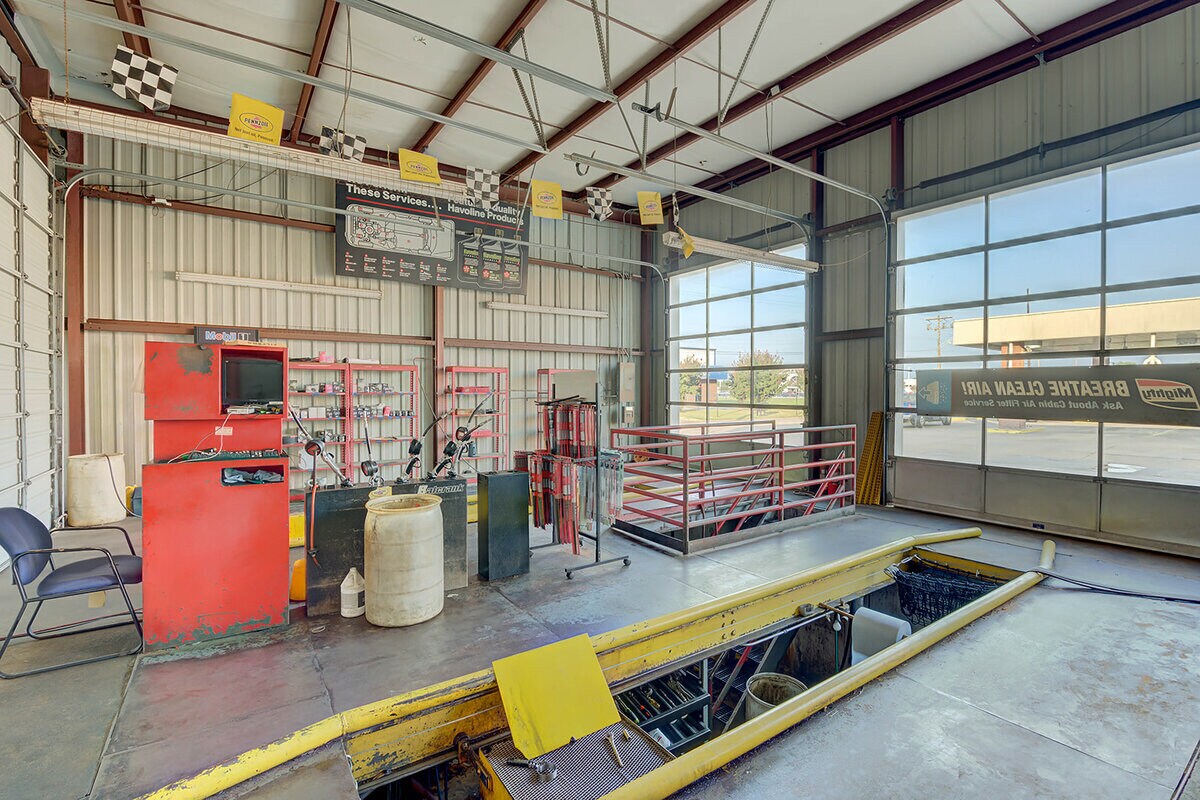 1112 E Bert Kouns Industrial Loop, Shreveport, LA 71105 Auto Mall Car