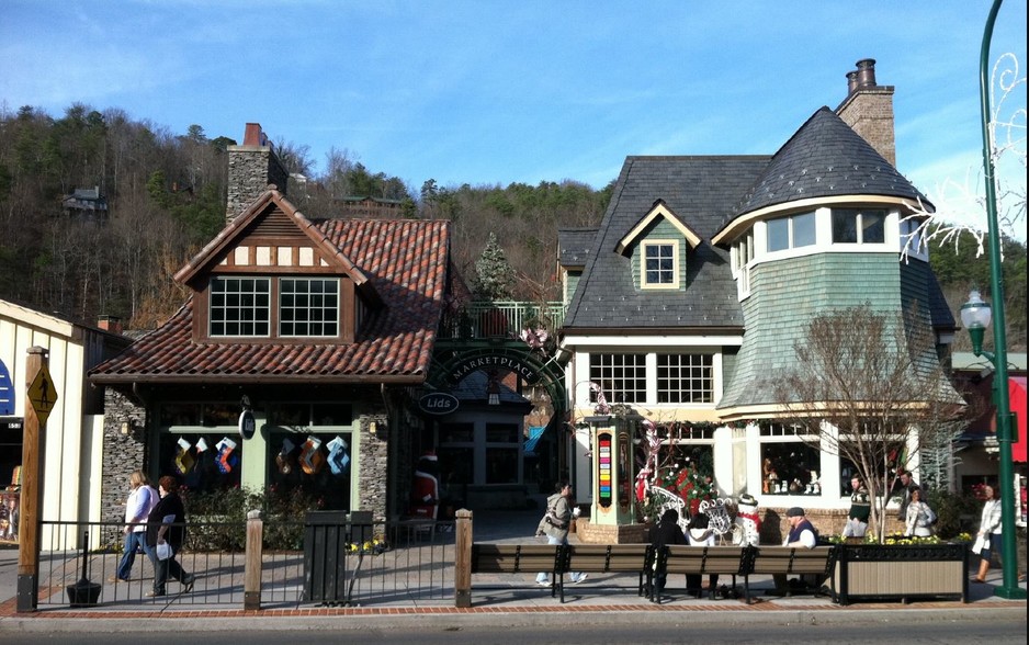 651 Parkway, Gatlinburg, TN for sale - Building Photo - Image 1 of 1