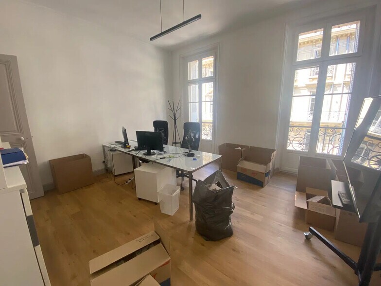 Office in Marseille for lease - Interior Photo - Image 3 of 9