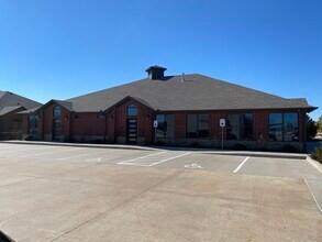 2216 NW 164th, Edmond, OK for lease Building Photo- Image 1 of 13