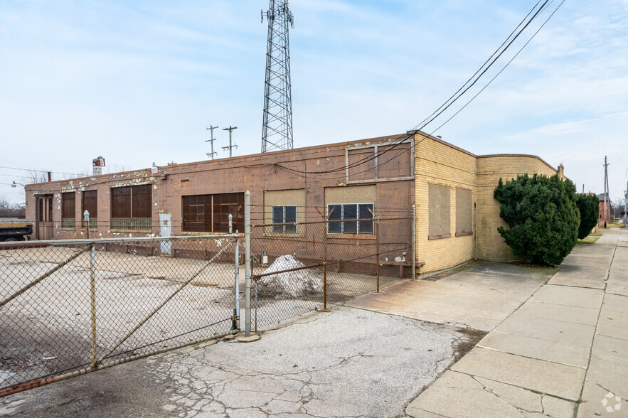 1716 S Jefferson Ave, Saginaw, MI for sale - Building Photo - Image 3 of 17