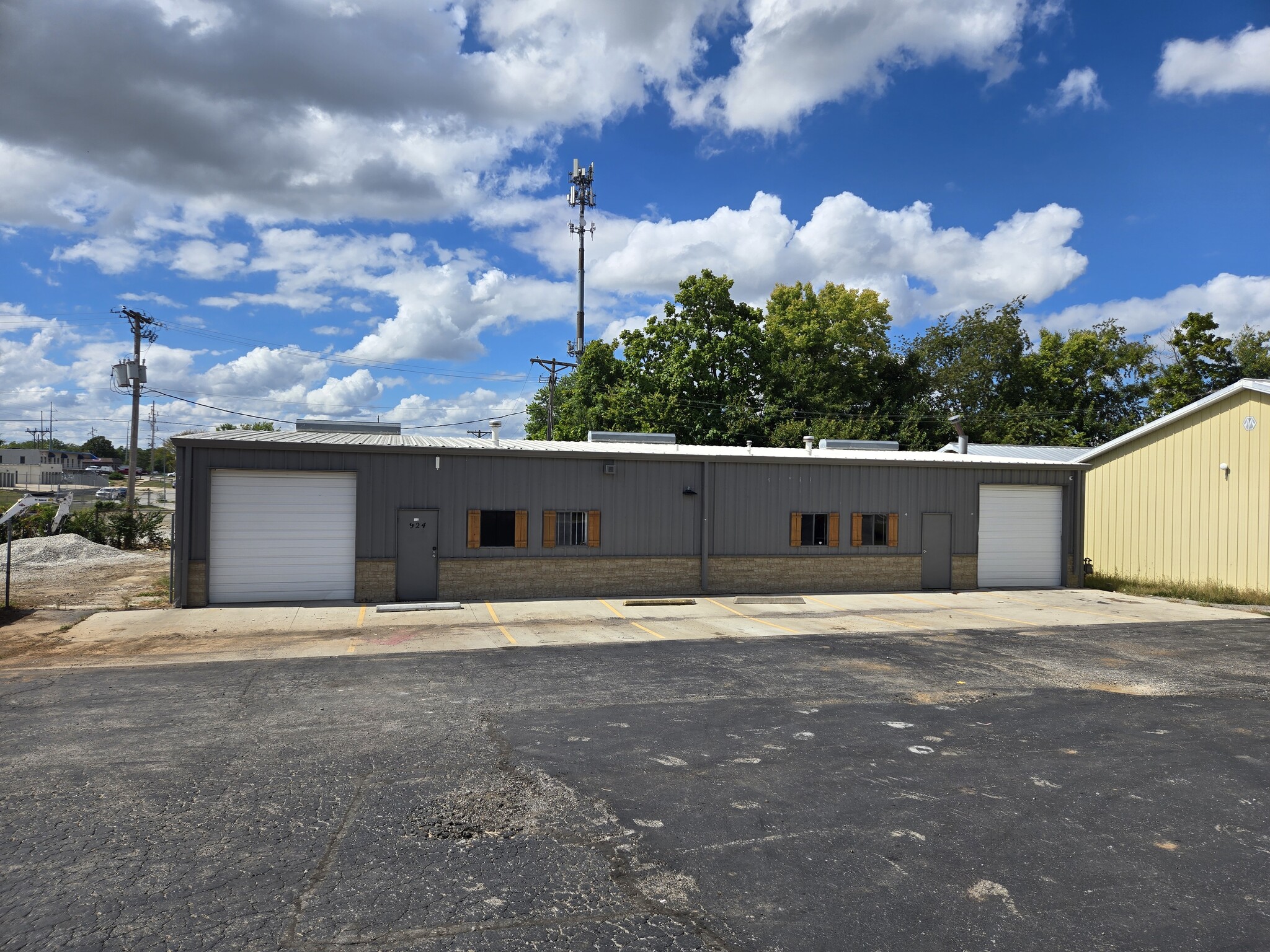 924 Locust Hill Cir, Belton, MO for lease Building Photo- Image 1 of 13