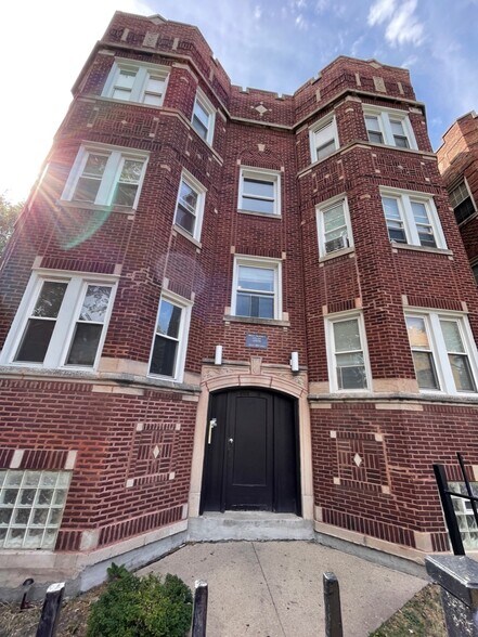 Multifamily in Chicago, IL for sale - Building Photo - Image 1 of 1