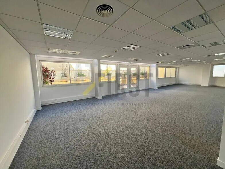 Office in Valbonne for lease - Building Photo - Image 2 of 9