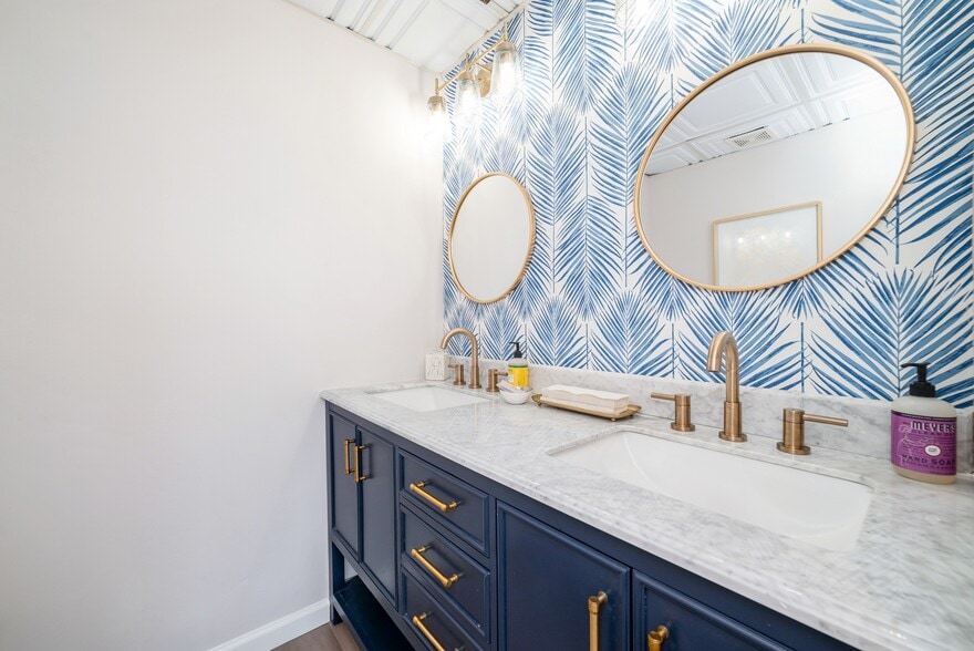 2335 Tamiami Trl N, Naples, FL for sale - Interior Photo - Image 3 of 64