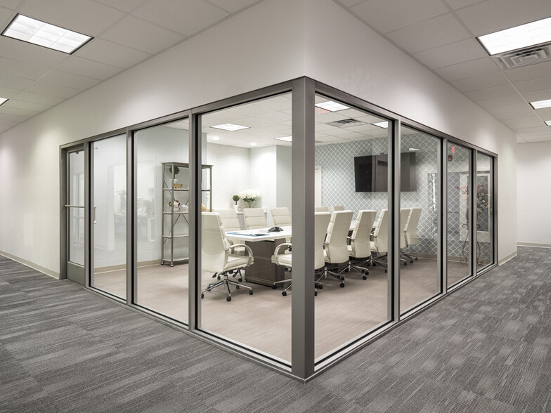 7020 Nw 11th Pl, Gainesville, FL for sale - Interior Photo - Image 3 of 20