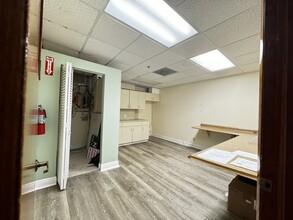 9050 Pines Blvd, Pembroke Pines, FL for lease Interior Photo- Image 2 of 7