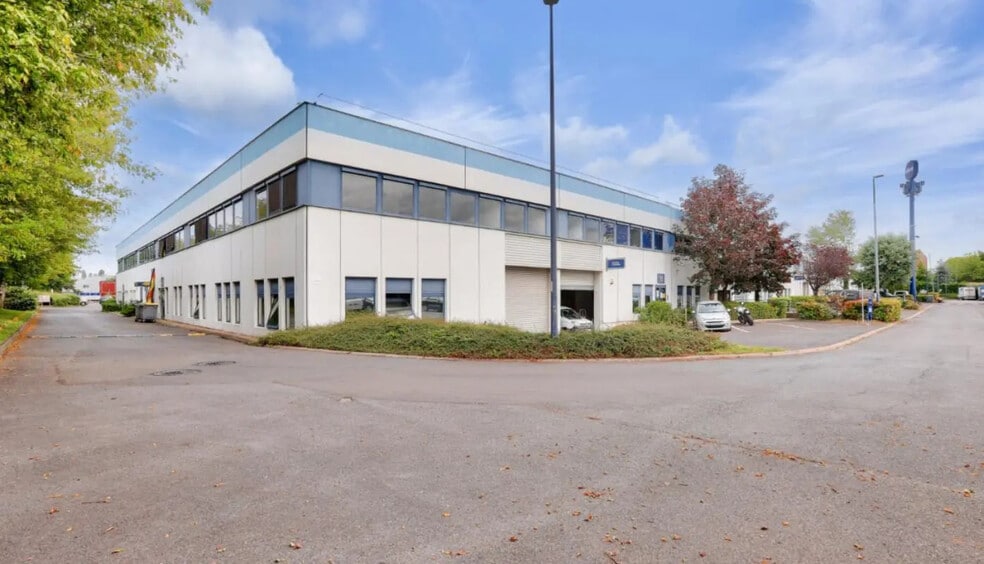 Flex in Aulnay-sous-Bois for lease - Building Photo - Image 1 of 11
