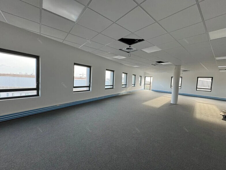 Office in Reims for lease - Interior Photo - Image 1 of 3