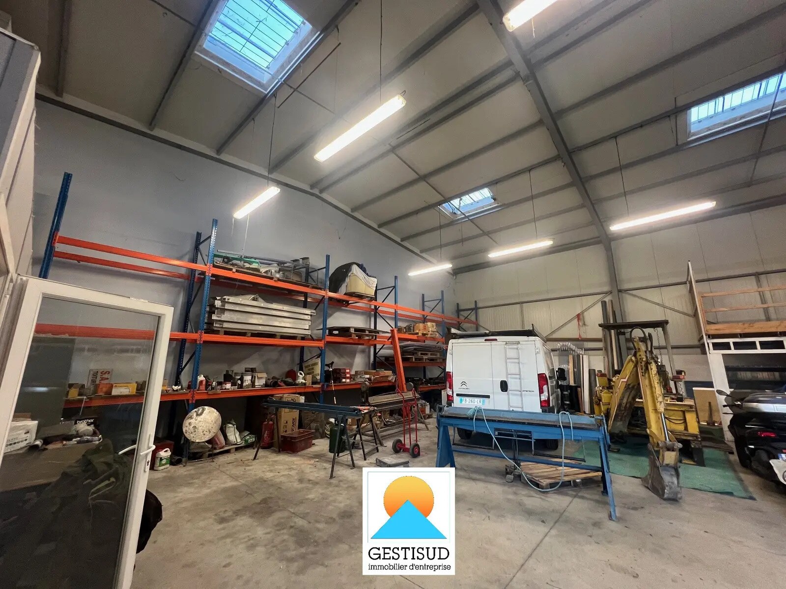 Flex in Aubagne for lease Interior Photo- Image 1 of 6