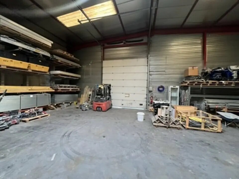 Industrial in Septèmes-les-Vallons for lease Interior Photo- Image 1 of 2