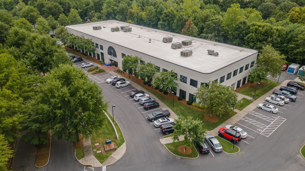 8900 NorthPointe Executive Park Dr, Huntersville, NC for lease - Building Photo - Image 1 of 10