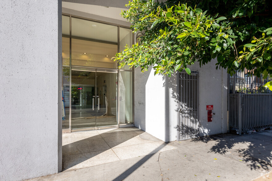 3008 Wilshire Blvd, Los Angeles, CA for lease - Building Photo - Image 3 of 5