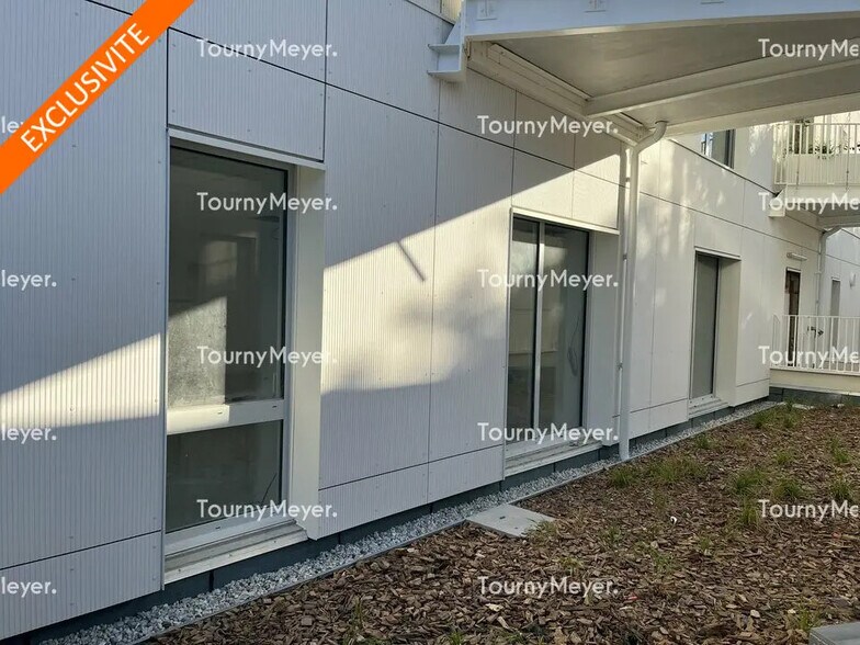 Office in Bordeaux for lease - Building Photo - Image 2 of 5