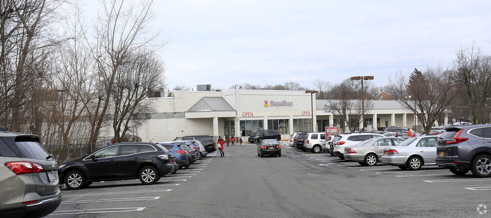 1310 Boston Post Rd, Larchmont, NY for lease - Building Photo - Image 2 of 3