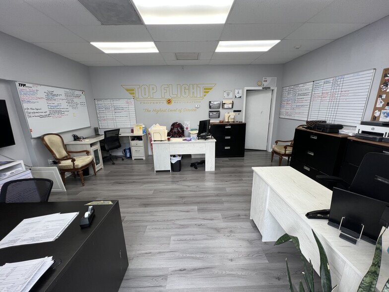 1095 Jupiter Park Dr, Jupiter, FL for lease - Building Photo - Image 2 of 5