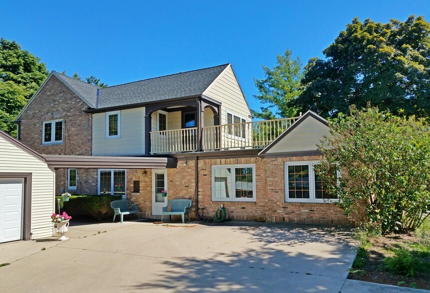 10851 N Port Washington Rd, Mequon, WI 53092