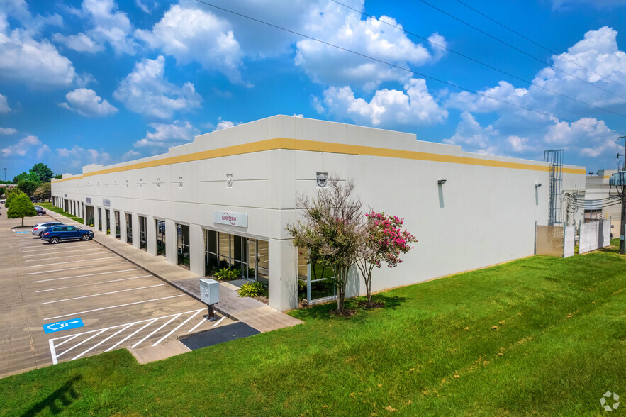 10920 W Sam Houston Pky N, Houston, TX for lease - Building Photo - Image 2 of 13