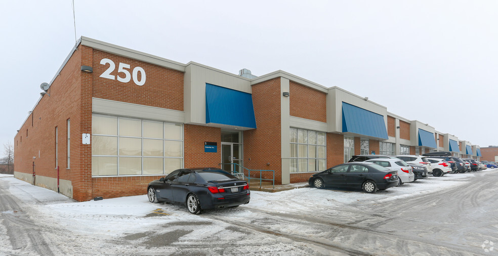 250-270 Steelcase Rd, Markham, ON for lease - Primary Photo - Image 1 of 4