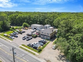18 Havenwood Dr, Shirley NY - Automotive Property
