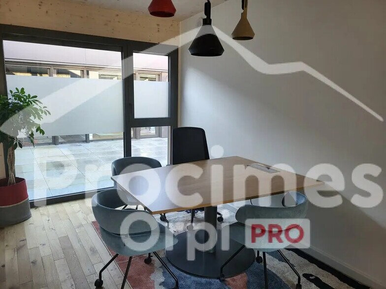 Office in Allonzier-la-Caille for lease - Building Photo - Image 3 of 4