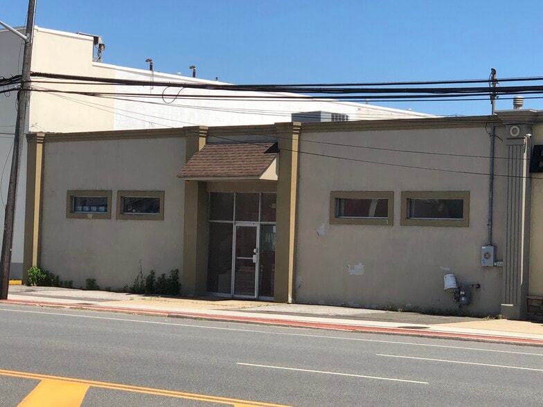 4021 Austin Blvd, Island Park, NY for sale - Primary Photo - Image 1 of 3