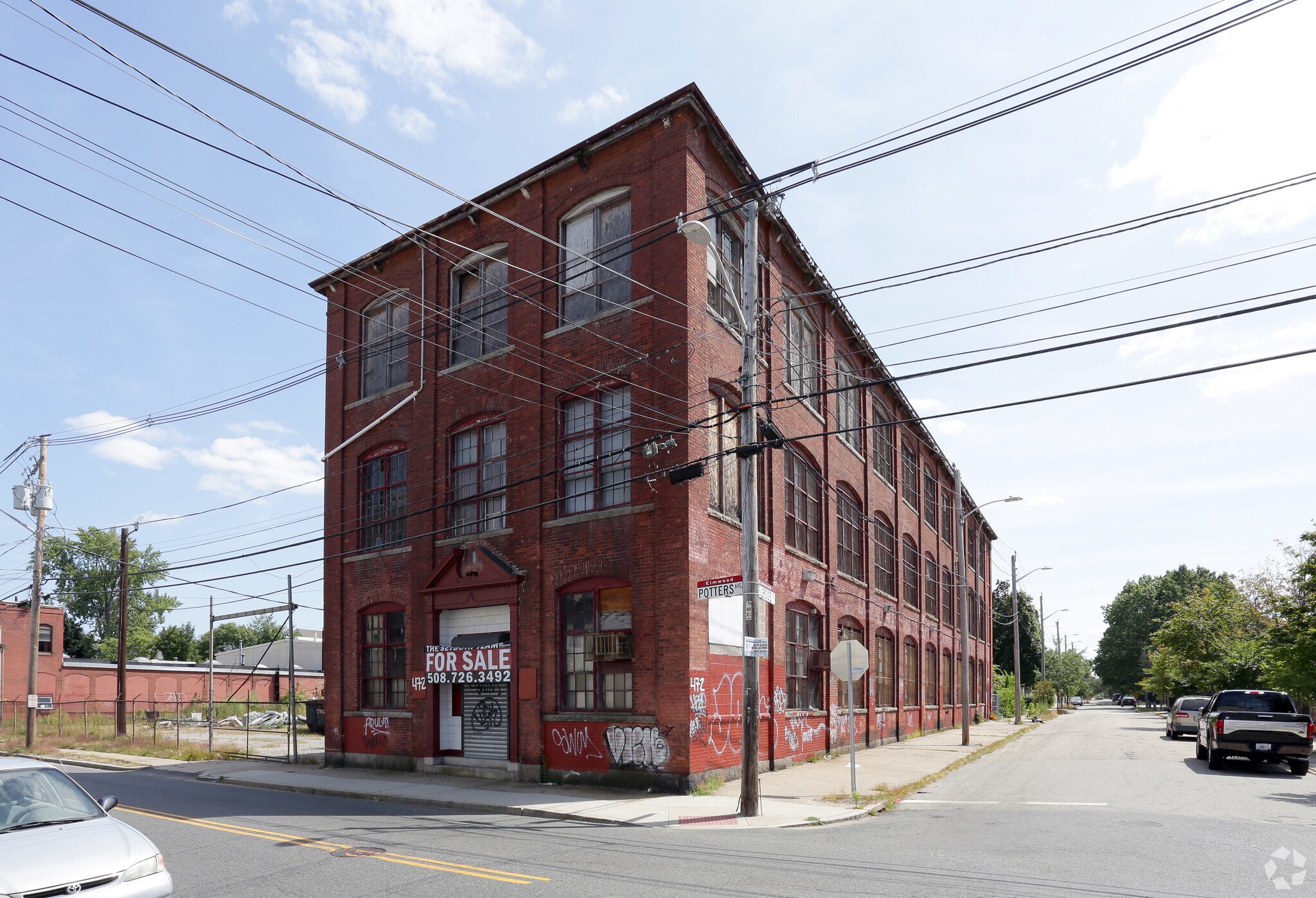 472 Potters Ave, Providence, RI for sale Primary Photo- Image 1 of 1
