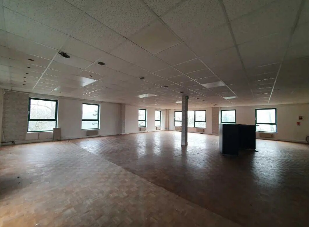 Office in Viry-Châtillon for lease Interior Photo- Image 1 of 4