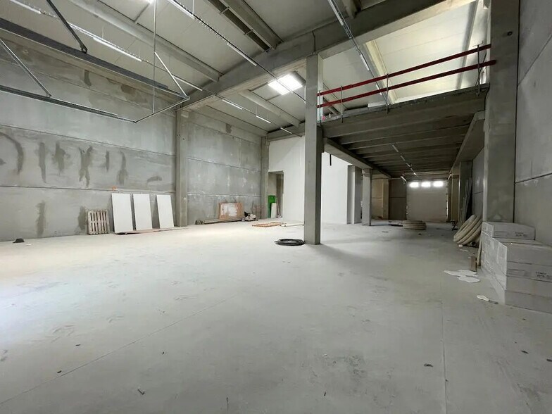 Industrial in Le Muy for lease - Building Photo - Image 2 of 4