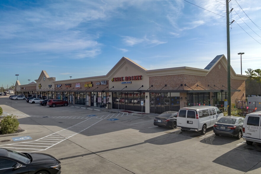West Oaks Shops - Commercial Real Estate
