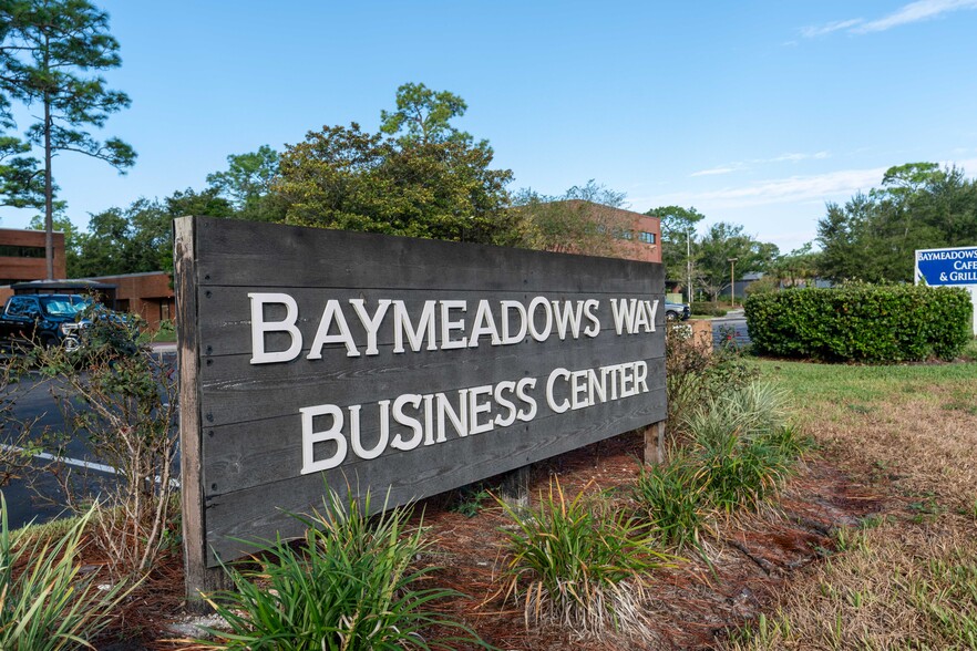 7960 Baymeadows Way, Jacksonville, FL for lease - Pylon Photo - Image 1 of 13