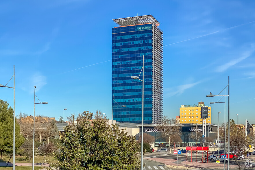 Office in Alcalá De Henares, MAD for sale - Building Photo - Image 3 of 4