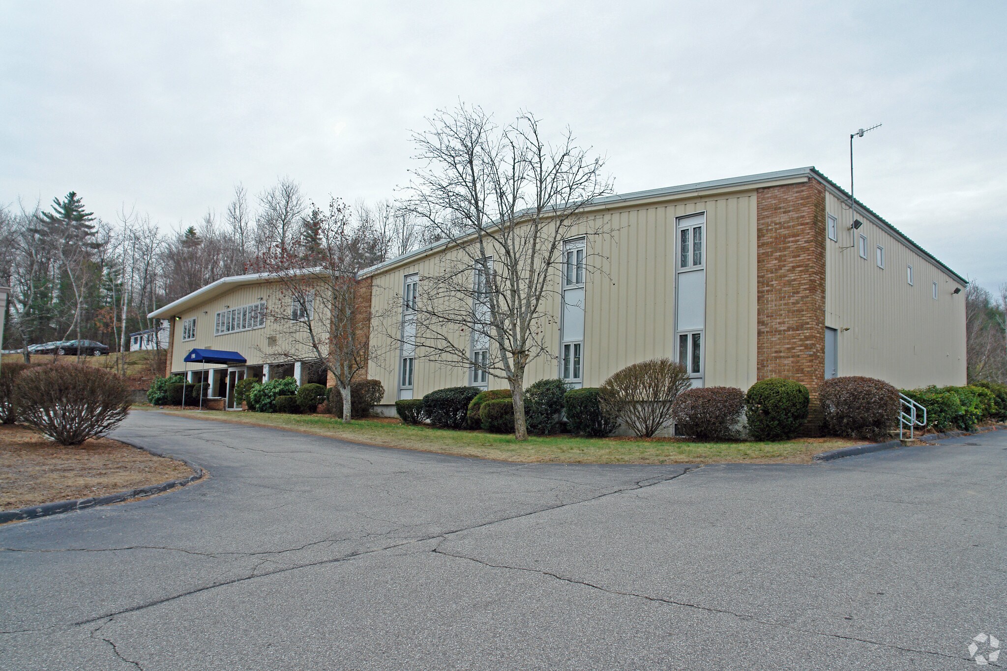 198 Londonderry Tpke, Hooksett, NH 03106 Retail for Lease