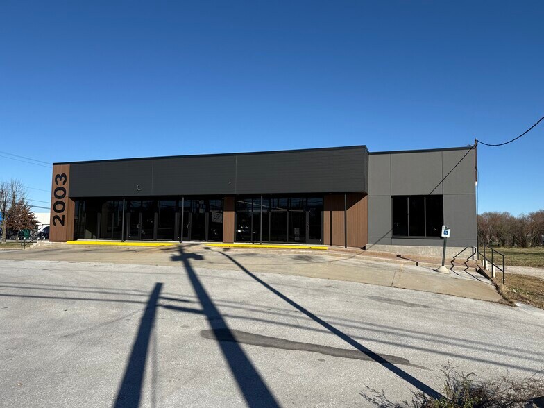 2003 E Kearney St, Springfield, MO for lease - Building Photo - Image 3 of 7