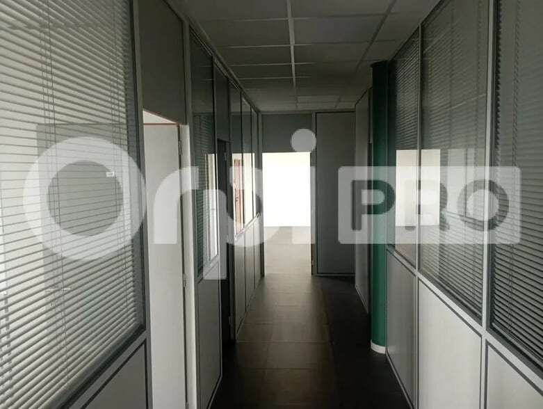 Office in Reims for lease - Interior Photo - Image 3 of 9