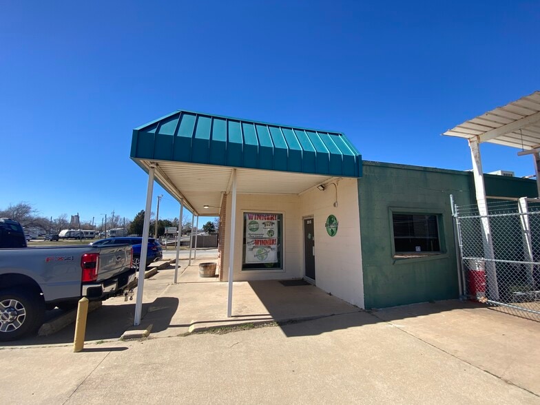 2015 SW D Ave, Lawton, OK for sale - Building Photo - Image 2 of 16
